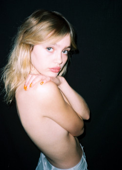 aciddaisies:   soft grunge/models  LADIES: 10 signs you have found the one….