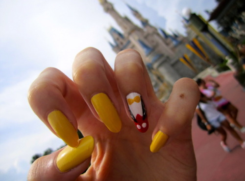 nailpornography:  nailpornography:  I copied Mickey’s tuxedo!   submitted by arts-and-crafts-and-nail-art like these nails? GO VOTE