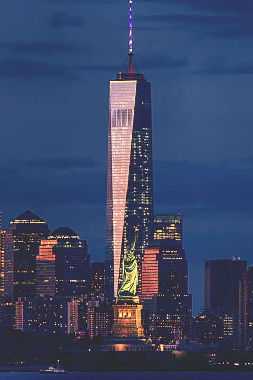 visualechoess:New York City - by: Raymond Haddad