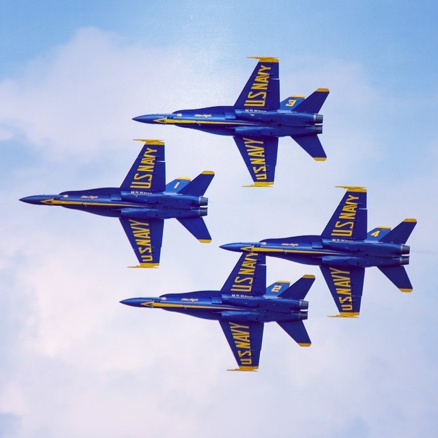 petchmo:  The Blue Angels in diamond formation at the Chicago Air and Water Show.