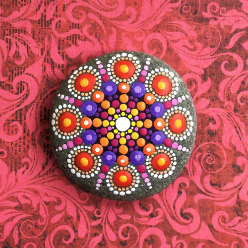 whimsy-cat:Painted mandala stones by Elspeth McLean. ( etsy / society6 / youtube )