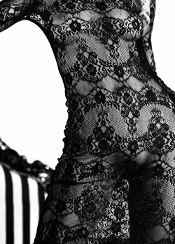 eroticlass:  Laced print 