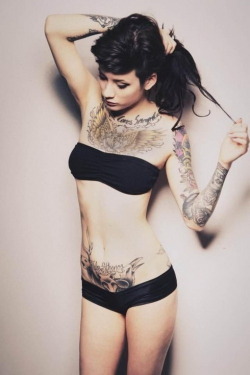 i-always-bet-on-inked-girls:  More here I