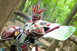sisusquid:  Another set of my Scizor Gijinka photos from ACEN! My favorite parts about Scizor are the head piece, the wings, the claws and the stompy feet. That’s what I tried to capture in my Gijinka. Plus I wanted Scizor to look like a badass motorcycle