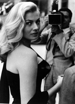 a-harlots-progress:  Anita Ekberg   Timeless beauty