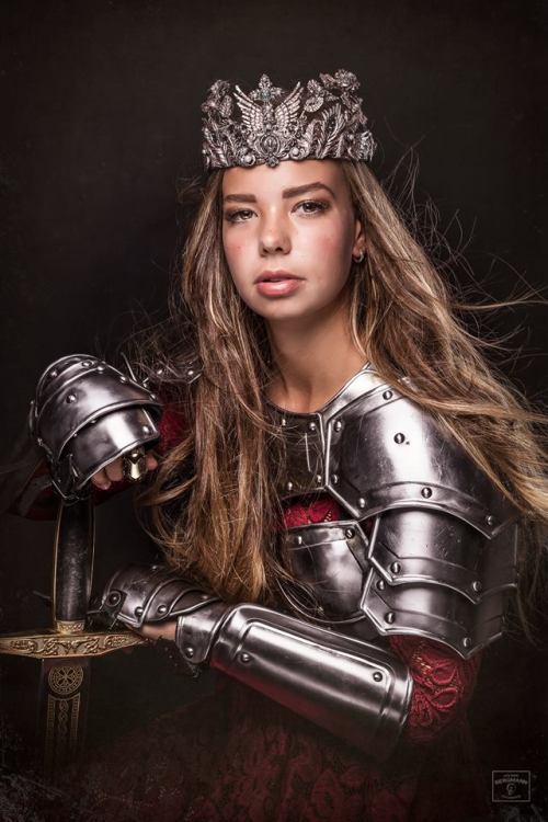 armoredwomen: Volker Bergmann Fotografie  Armor: Mytholon Model: Viola Slowik
