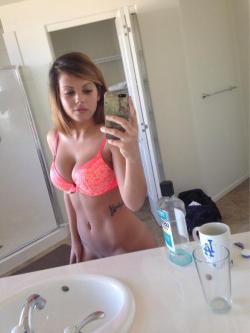 pervnerd69:  Red Hot Keisha Grey selfies!