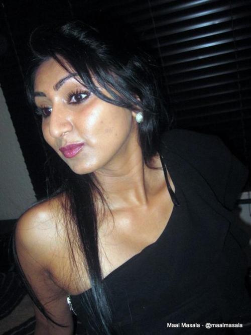 maalmasala:Very hot desi indian Kolkata babe Shibani seducing with her curves - Maal Masala