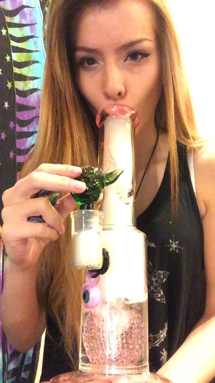 doobiedrewbie:  This got me baked as fuck. 👋😋💨