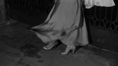 barricklovesmovies:What Ever Happened to Baby Jane? (1962)dir. Robert Aldrichdop: Ernest Haller