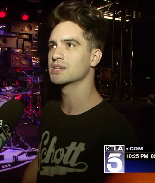 uriegomez: why is brendon urie so soft and fluffy :/