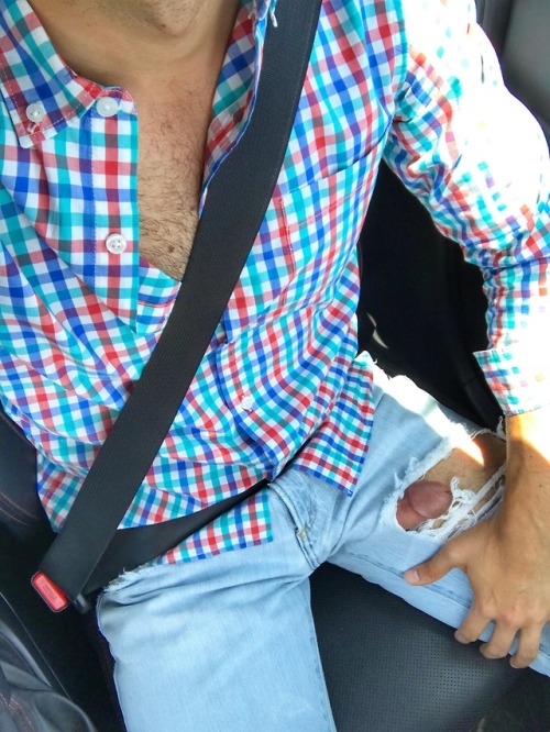 bobbyinky: arce47151: Upss se me ha roto el jean #gay bobbyinKY.tumblr