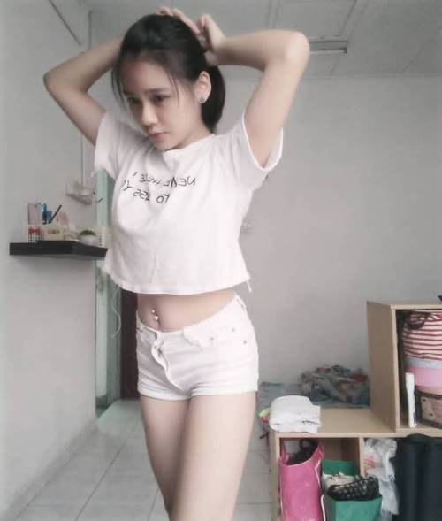 koleksiamoimalaysia: Bella Yee. Geram aku amoi ni. Aku nak kasi pecah cipap tembam dia sampai air ma