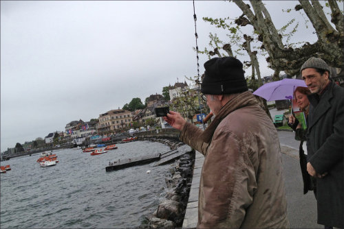 Jean-Luc Godard en tournage sur les quais de Nyon (21 mai 2013) Photo: Monique Moser