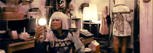 stefon-rneyers: Kristen Wiig and Maddy Ziegler perform Chandelier with Sia at the