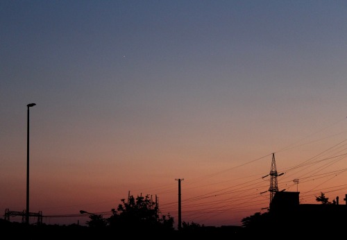 wekeepthisloveinaphotograph-x:    “Non è facile capire un tramonto. Ha i suoi tempi, le sue misure, i suoi colori.”