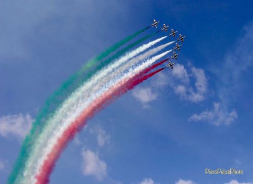Buon 2 giugno ❤️☮️#pieropelosphoto #canon #festadellarepubblica #freccetricolori #sky #2giugno #ital