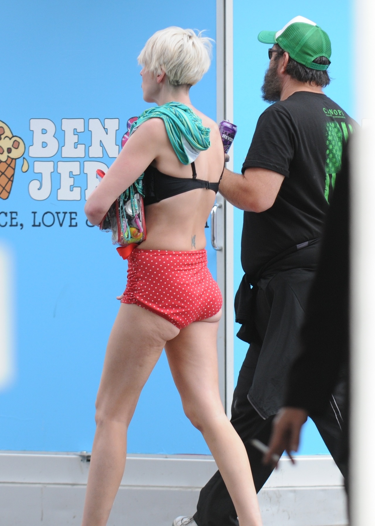 Those are some ugly bottoms but I wasn’t really looking at them.