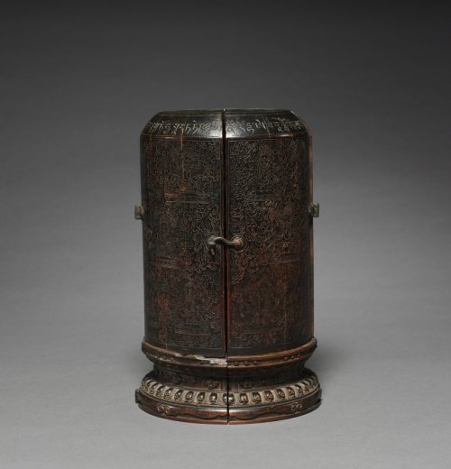 Portable Shrine, c. 1500Tibet, early 16th centurywood with mineral pigments, Diameter: w. 16.20 cm (