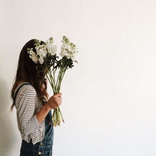 lattesandlayers:  White flowers are my latest obsession. #littleitalymercato #downtownsandiego #flowers #thatsdarling #darlingweekend #ootd #stripes 