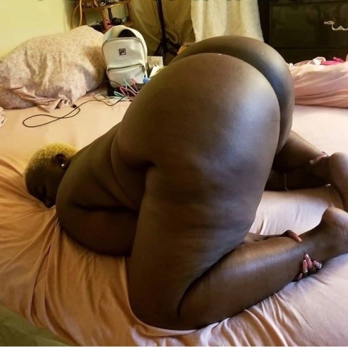 drenema: ssbbwmike: blkgrannylover: MFA.  Ass up face down, just how i like it Met her this morni