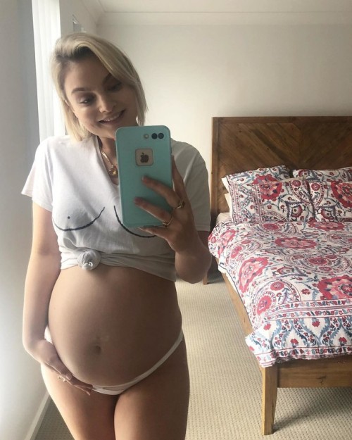 Porn photo Pregnant,Swolen and Beautiful