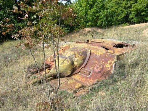 fed-ex-official: bmashina: The remains of the JgPz IV on the Bulgarian-Turkish border. Ohhhhh baby I