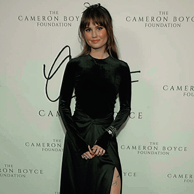 Debby Ryan
attends the 2nd Annual Cameron Boyce Foundation Gala.
— psd: siren queen by @cheatcodcs
like or reblog if 