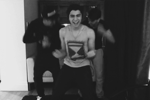 free-hug-universe:  Cool kids DON’T dance. 