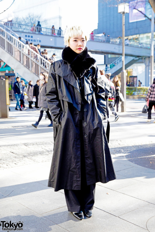 TONI&amp;GUY Tokyo hair stylist Mizuki on the street in Harajuku wearing an all black style with a N