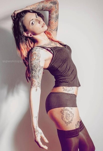 tattooedladiesmetal:  Helen Jade