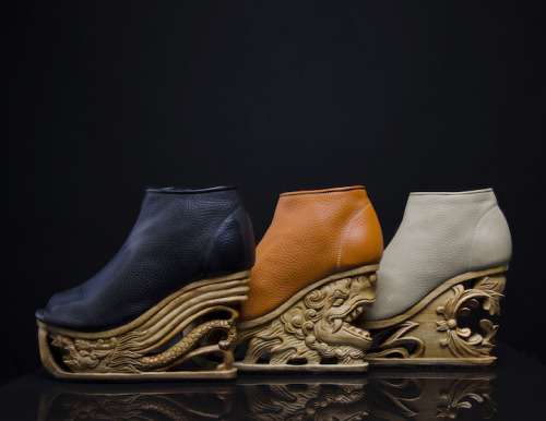 mymodernmet:Exquisite Wooden Heels Hand-Carved with Ancient Vietnamese Pagoda Techniques