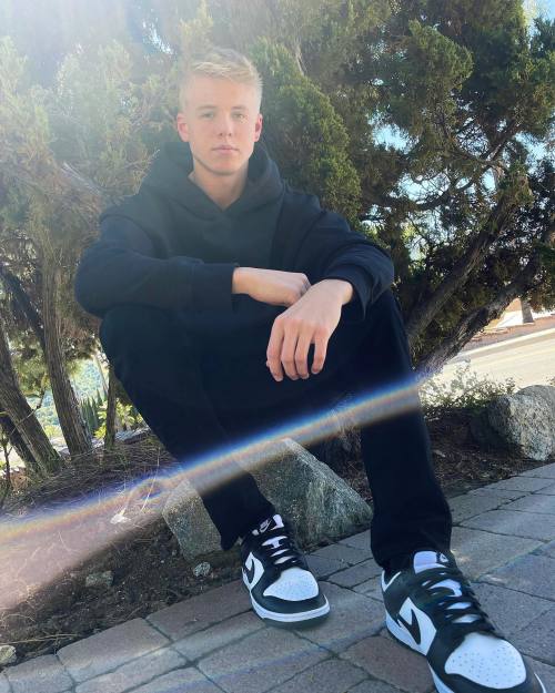 guys-moments:
“carson lueders”
