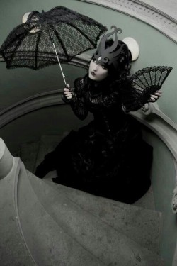 victorian-goth:  Victorian goth  http://victorian-goth.tumblr.com/