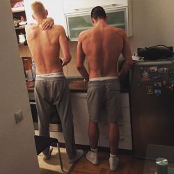 guysinshortsandsocks:  You know they are