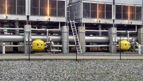 (via Power plant by me had giant Lego heads for some reason - Imgur)