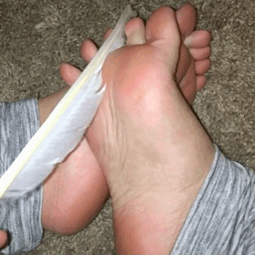 ticklishlilgirl:I did not realize how feather sensitive my feet were til last night…Those pretty lit