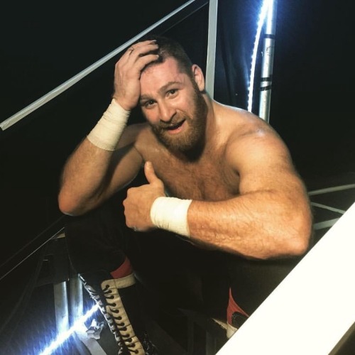 lasskickingwithstyle:wwe: #SamiZayn will face @heelziggler for the #ICTitle at #SurvivorSeries! #RAW