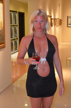 m-i-l-f-omania:  http://goo.gl/MSfUeZ Check out my milf picture blog 