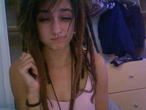 hoot-hoot-im-an-owl:  Got me dreads all in :3