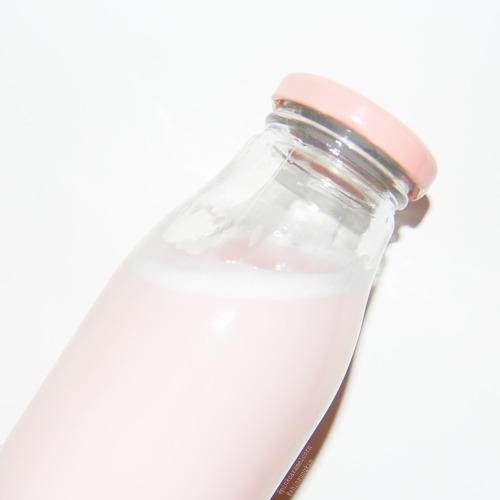 pinkcaramelcorn: almond+strawberry milk ig: @shinsungkim | don’t repost plz