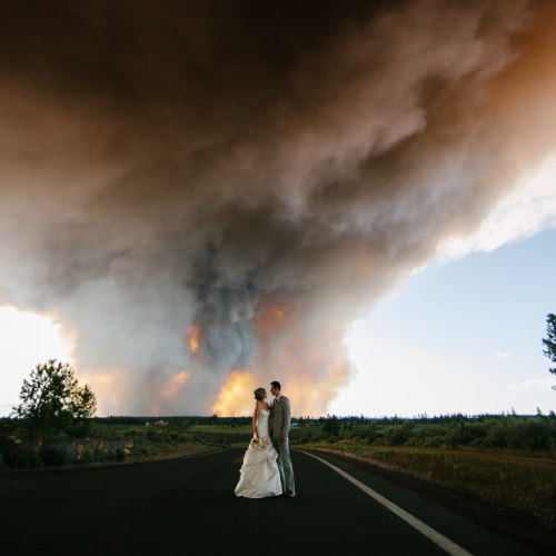 karlellis: mindonspeakers: An Oregon Couple Rushed Through Their Wedding Because Of A Wildfire an