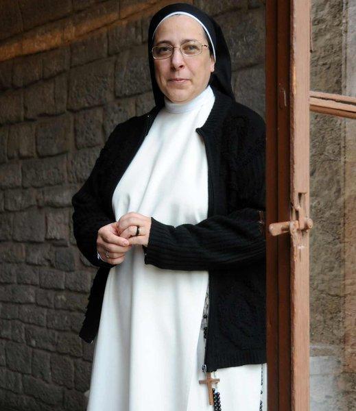 elfacker:  Entrevista a Lucía Caram (monja de clausura) en LNE.es: - ¿Cree oportuna