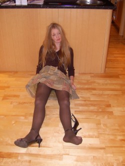 fetish-tights:  More  #pantyhose pics : http://tights-fetish.blogspot.com &amp; https://www.facebook.com/tightsfans #collants #strumpfhose 