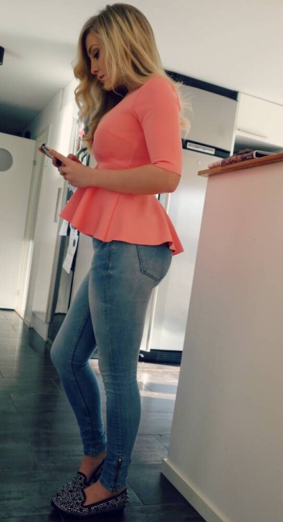 jeanswithbelts:  justtightjeans:Lovely fit on Ellinor Rosander Lovely.