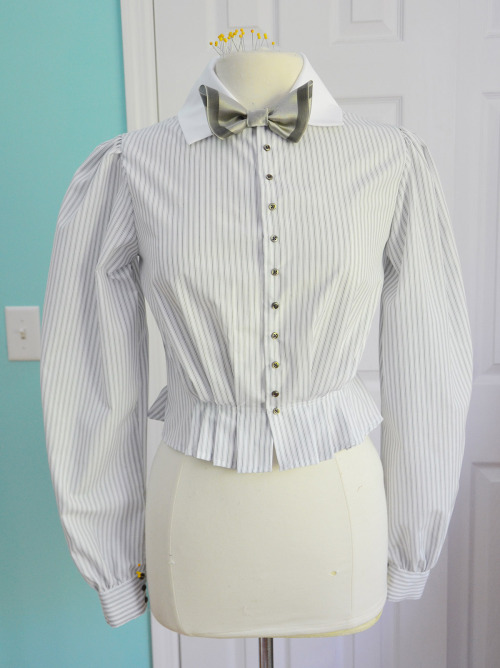 I finished a shirtwaist and a cute little bow to go with my 1890′s cycling costume. I’m really happy