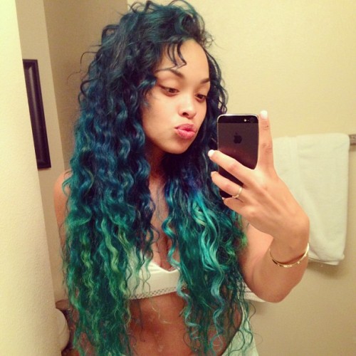 dollsofbeauty:  hotyella817:  Hair by @belladreamhair @cece_son 😁  Dolls 