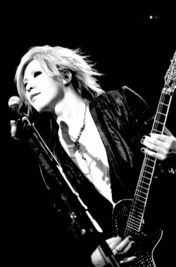 liltha-dae:  16/? pictures of The GazettE live (Black and White) 