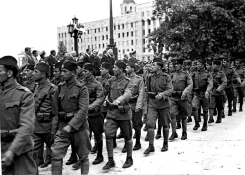 bag-of-dirt:  Serbian members of the collaborationist Serbian State Guard march through Belgrade. Th