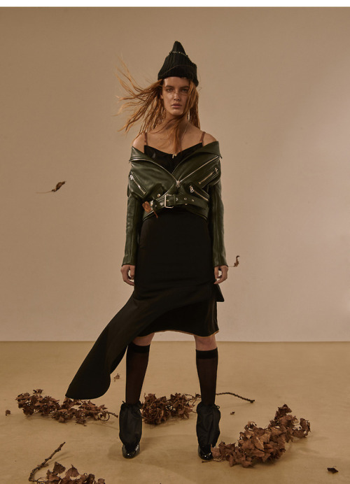 [ For Harpers Bazaar Ukraine ]ph: Kseniya Karginast: Alexandr Kutovoy 